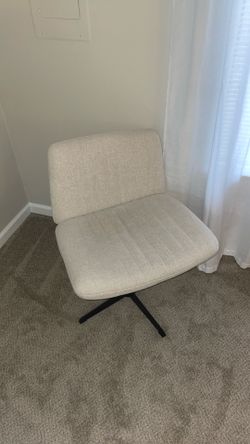 Wide desk/office chair