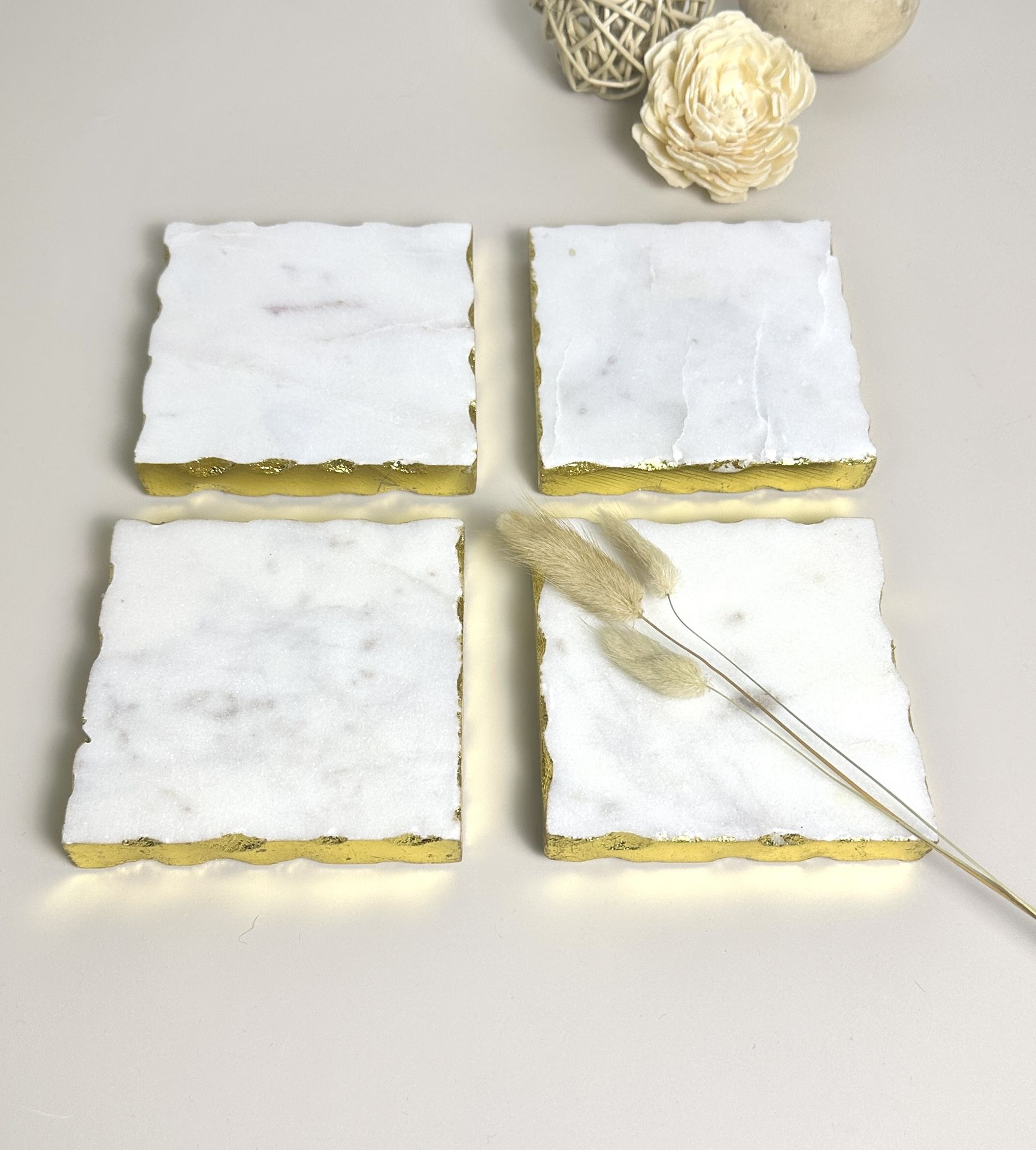 Elegant Set of 4 Marble And Gold Coasters
