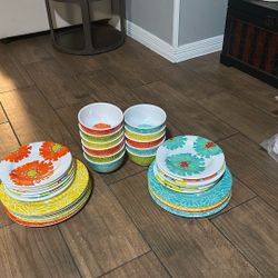 35 colorful plates