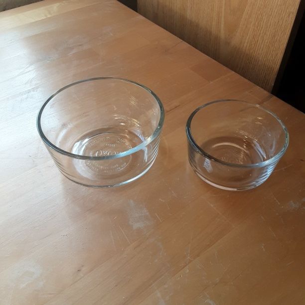 2 Glass Bowls. "Pyrex"