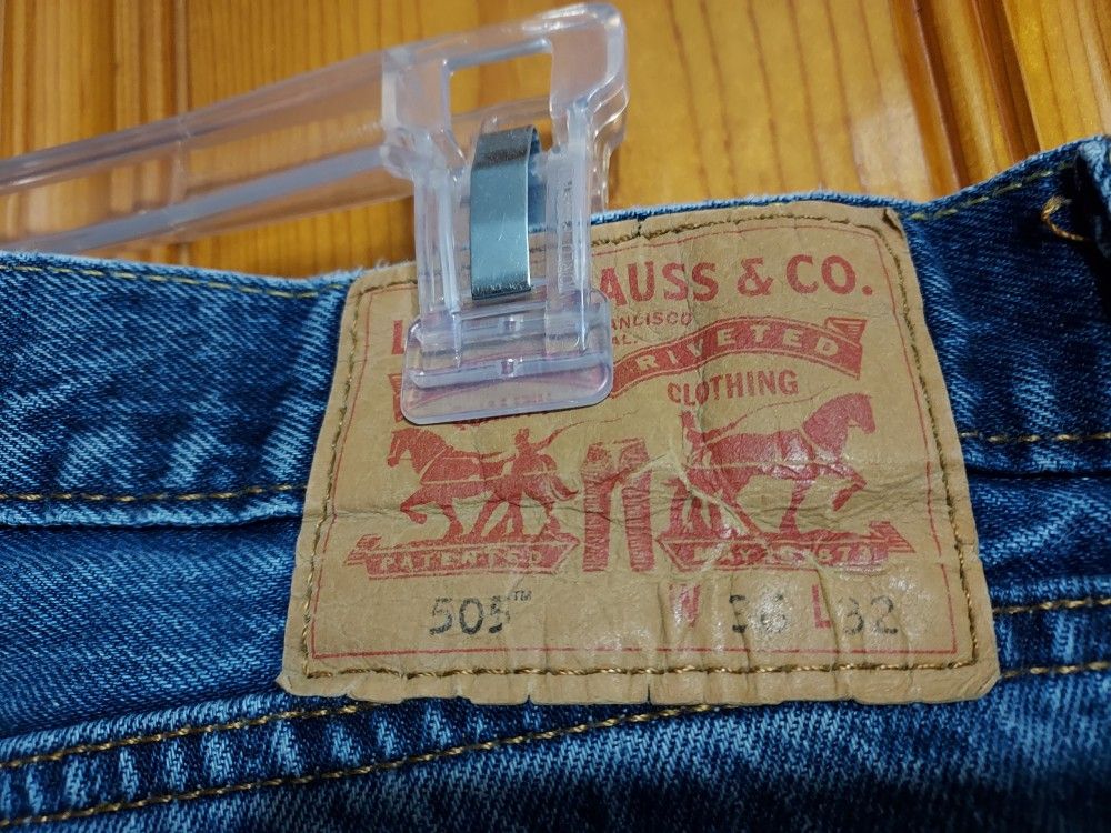 LEVI's  505 Zipper Fly Preowned Jeans