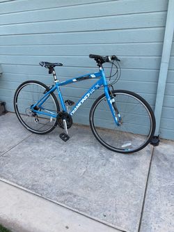 DIAMONDBACK CLARITY HYBRID BIKE 700c Wheels