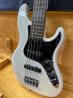 Fender USA Bass Guitar – Maple Neck – SKU G007