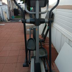 ELLITICAL VERY GOOD CONDITION  WORKS GOOD 