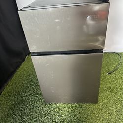 Vissani 3.1 cu ft 2 door refrigerator