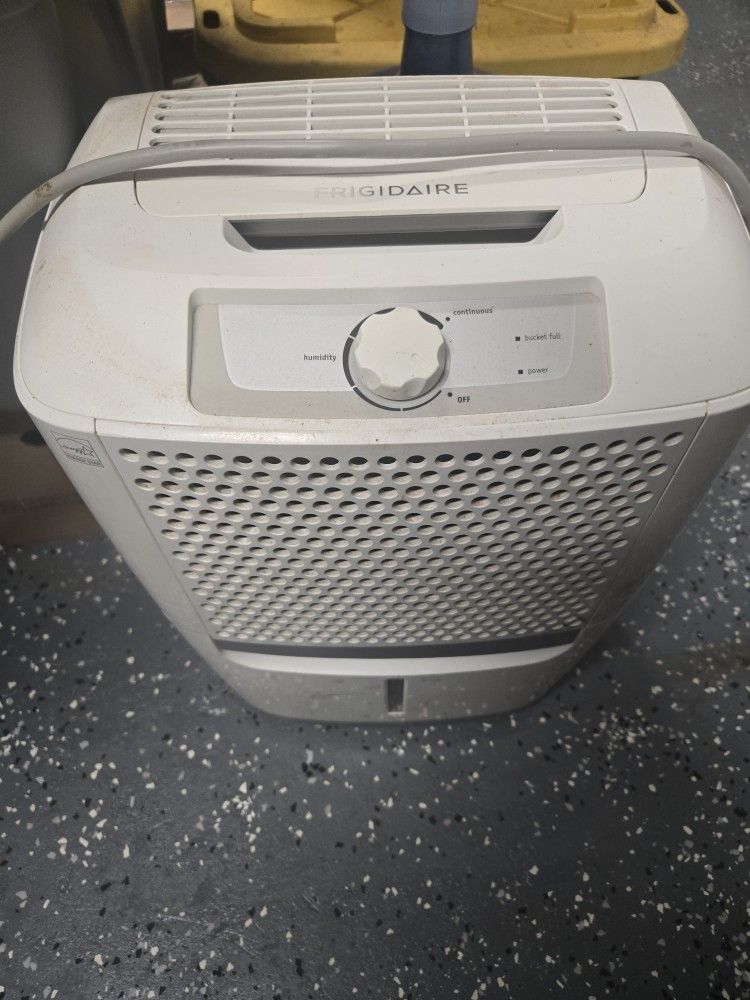 Frigidaire 50 Pnt Dehumidifier 