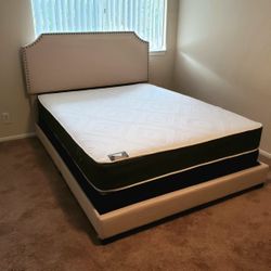 NEW Queen MATTRESS and BOX SPRING. Bed frame not included👍