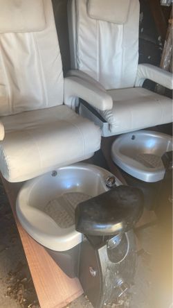 It’s beautiful Commercial spa chairs. remote control. foot. whirl pool back massager