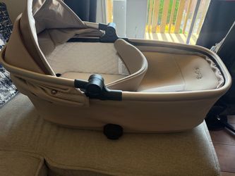 Silver Cross Bassinet / Carrycot – Beige – Excellent Condition