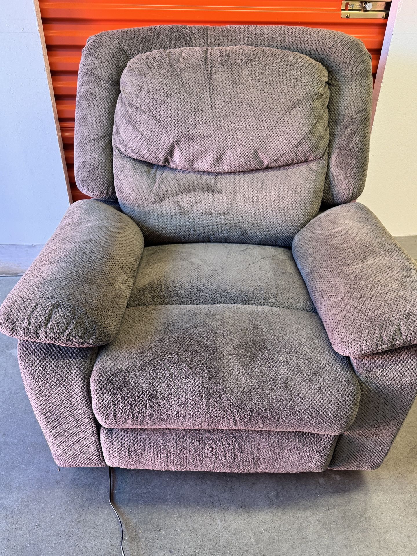 Serta Electric Push Button Power Recliner Chair – Works Great