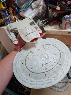1994 Star Trek Generations Starship Enterprise NCC-1701-D