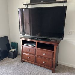 55 Inch Tv And Dresser 