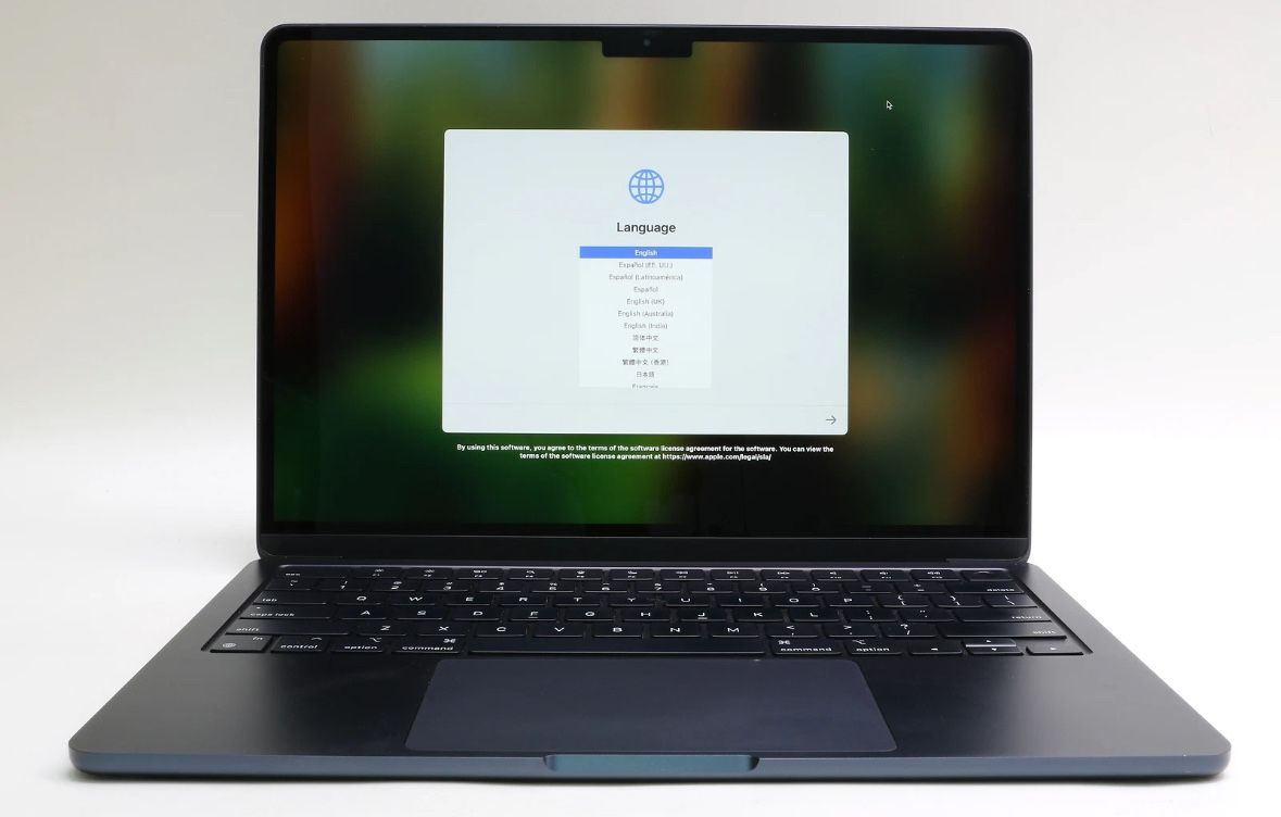 2022 Apple MacBook Air 13-inch M2 Chip 16GB RAM 500 GB SSD Navy Blue 600$ OR BEST OFFER