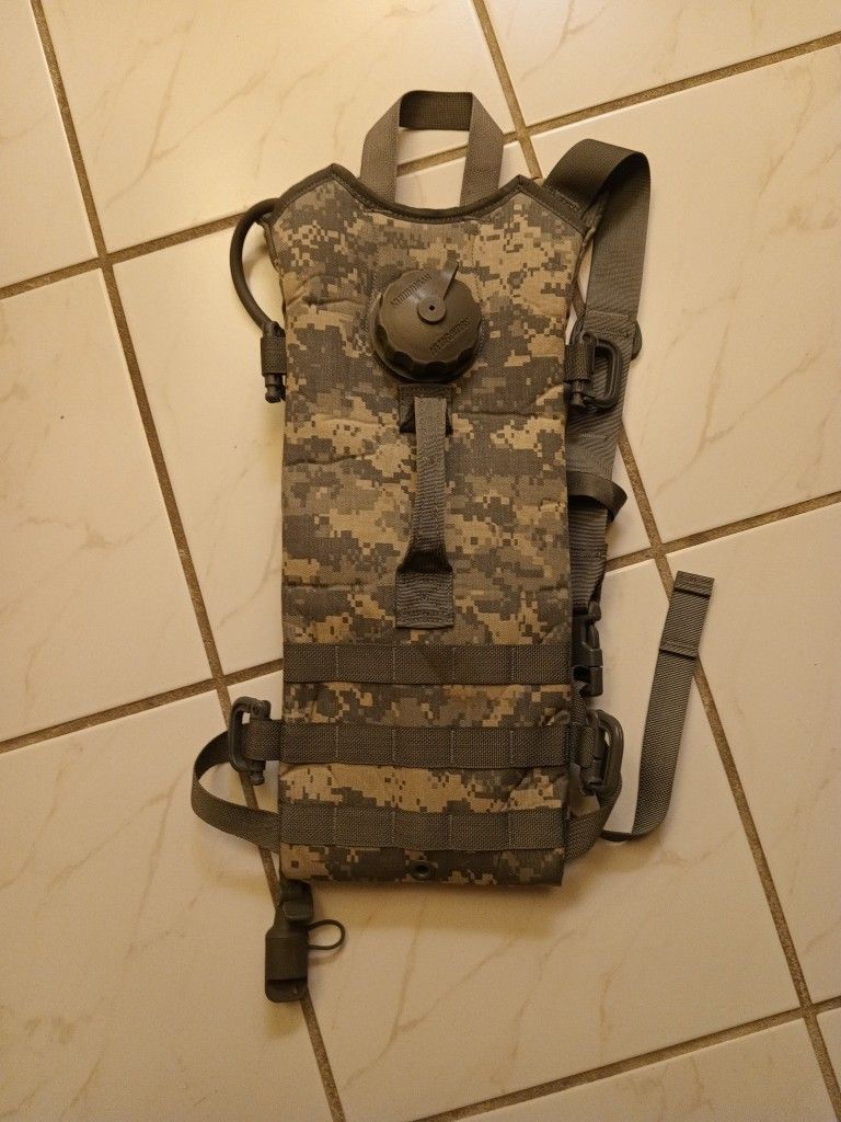 The Lighthouse F/T Blind MOLLE II hydration System military Backpack W 109 Oz. Water Bladder 3l Hiking