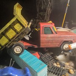 1950's Tonka Dump Bed / Dump truck And     8.     00 Scale  Vintage Lionel Train Box Cars And Tankers And A  Little Caboos That Belongs To Another Set