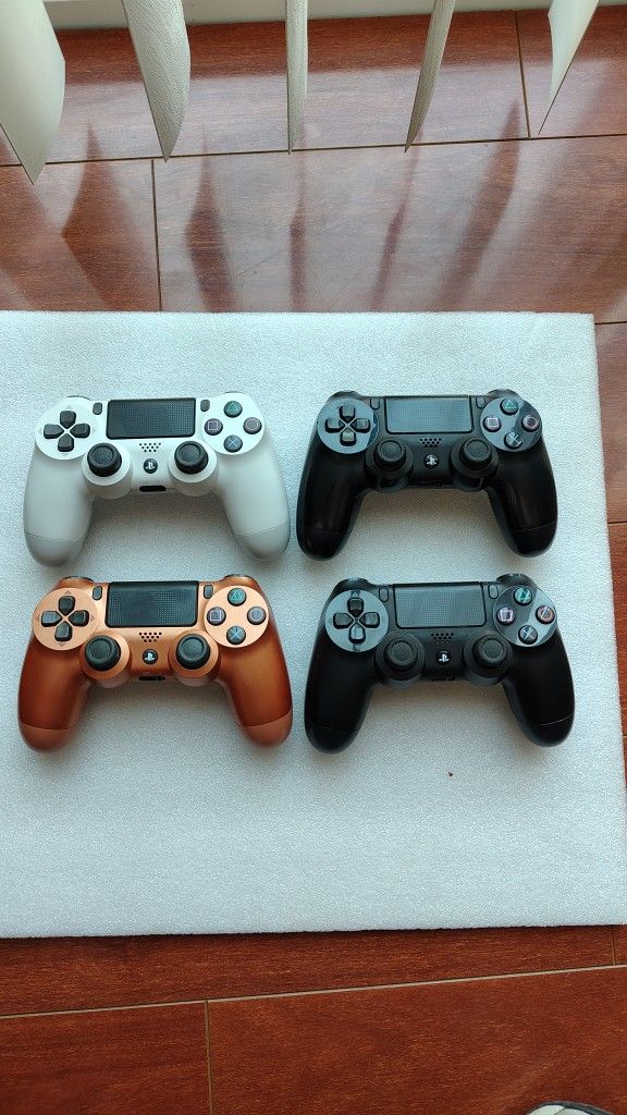 Four Ps4 Controllers All Working And Hold A Charge