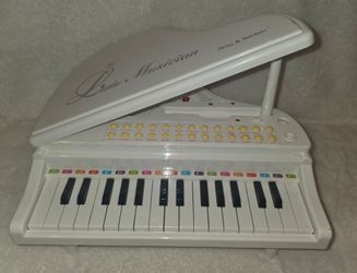 Amy and Benton 31 Key Piano Toy Toddler White 3-4 Yrs