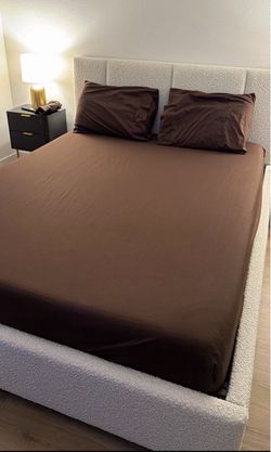 QUEEN BEDFRAME & MATTRESS