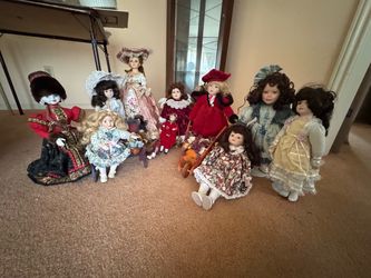 Vintage & Collectible Doll Collection (Lot of 12+ Porcelain, Vintage & Bed Dolls)