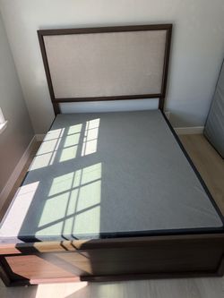8in Queen box spring