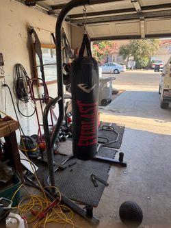 Everlast Heavy bag and stand great condition
