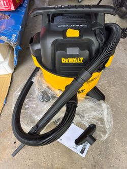 DEWALT Stealthsonic Shop Vacuum Quiet 9-Gallon 5 HP Corded Wet/Dry with Accessories Included