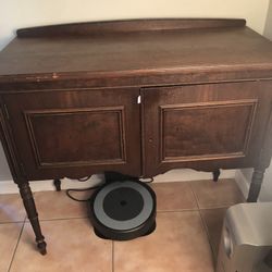 Dining Room Buffet/Side Table/Bar Cart :