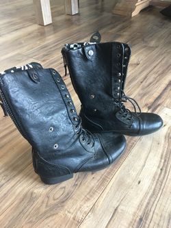 Boots size 7