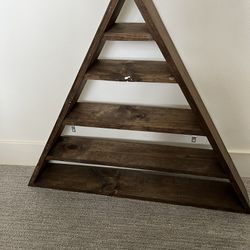 Triangle shelf