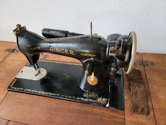 Vintage 1950s Singer Sewing Machine - 15-91 w/ Table Needs power adapter.