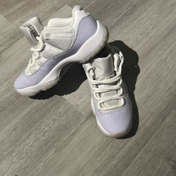 Jordan Retro 11 , Pure Violet, Size 8 Wms