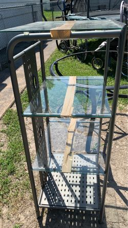 in great condition she’ll tabe is just there because we just took it out side and we’re making sure the glass doesn’t fall off