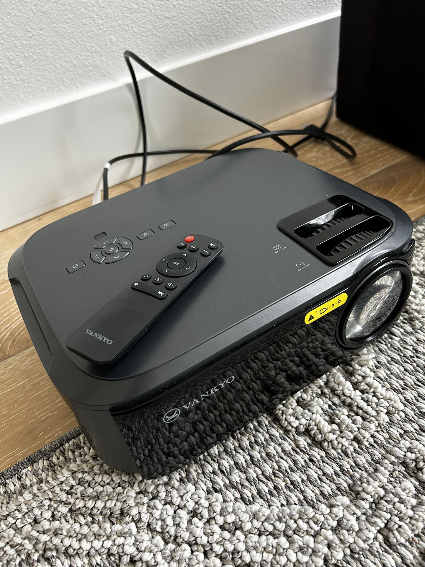 🎥 VANKYO Performance V620 – Native 1080P Projector (Excellent Condition)