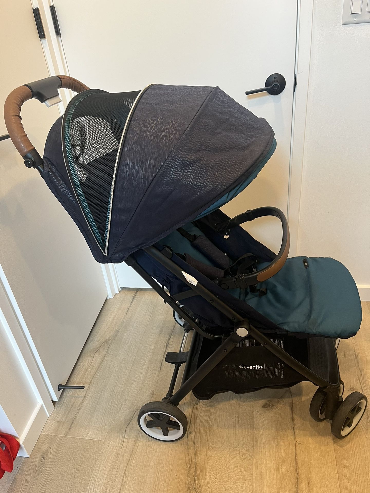 Evenflo Gold Otto Self-Folding Lightweight Travel Stroller