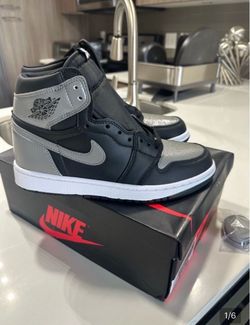 Air Jordan 1 Retro OG High Shadow  Size 8 New