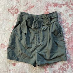 Khaki green high-waisted shorts with belt Size 6