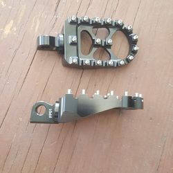 Motorcycle foot peg
