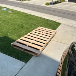 Free 7’x3’ wood pallet. U-Haul 