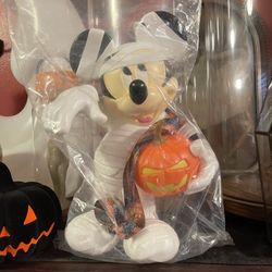 2022 Disney Parks Glow In The Dark Mickey Mouse Mummy Halloween Popcorn Bucket