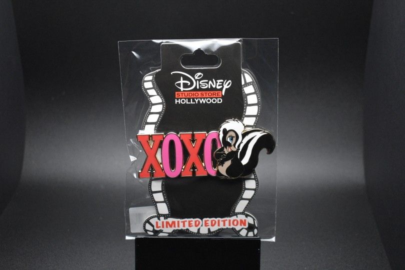 Disney DSSH Bambi Flower Skunk XOXO LE 400 Pin (B4)