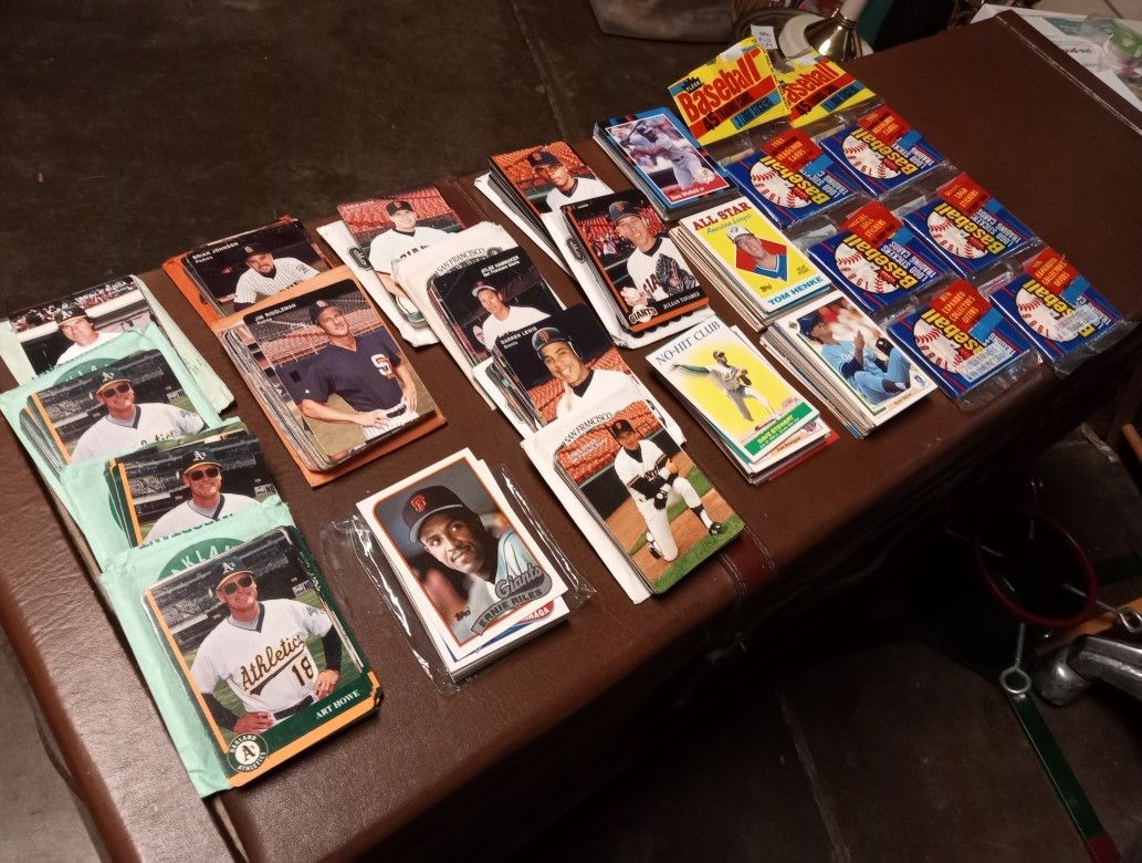 BASEBALL CARDS $5  A BUNDLE/STACK