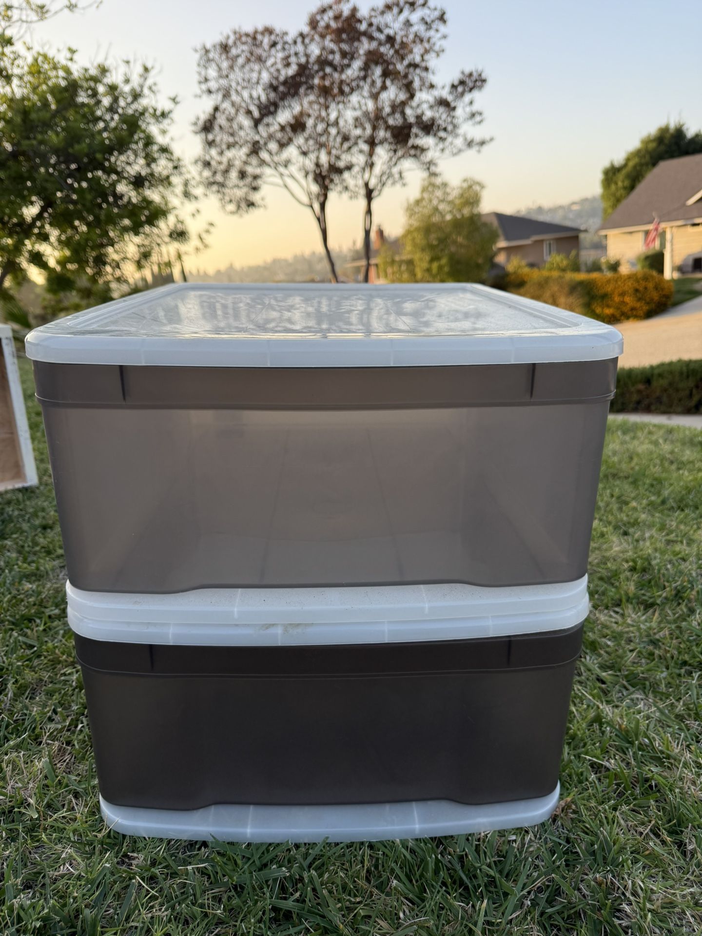 🧺 Set of 2 Plastic Storage Drawers – Smoke Gray with White Lids