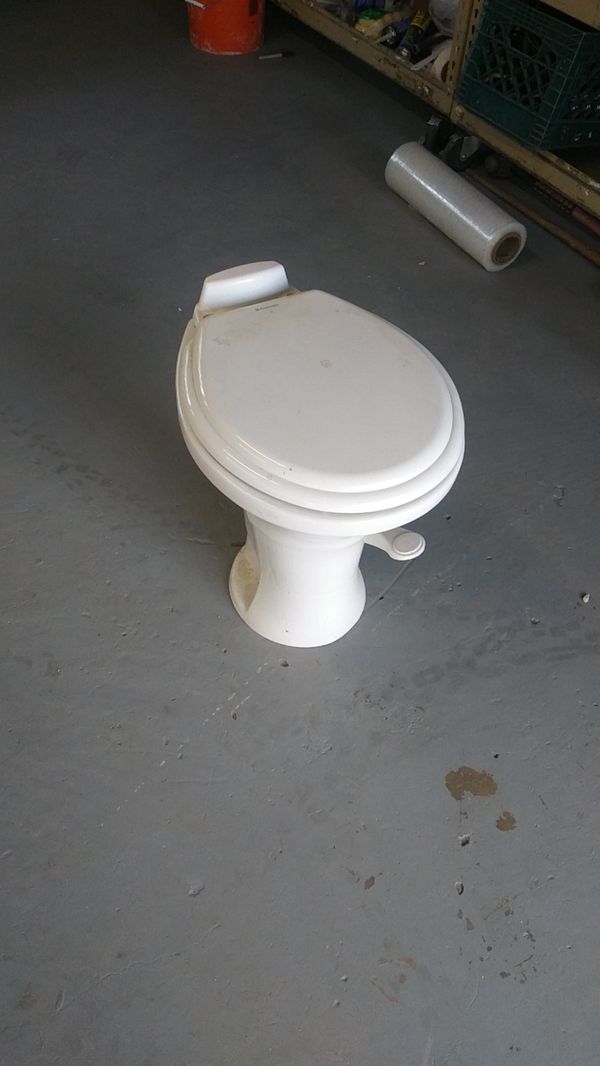5th wheel camper toilet