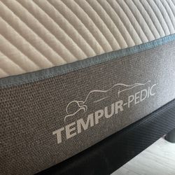 Tempur-Pedic Mattress W/ Tempur pedic Pro Smart Adjustable Base W/Remote