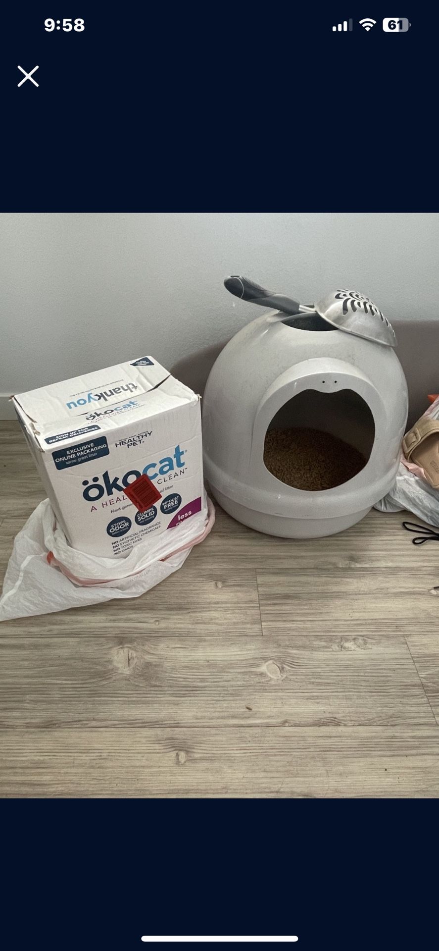 Cat Litter Box With Dome And Litter!