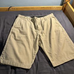 Volcom Khaki Shorts - Men’s Size 33 - With Pockets