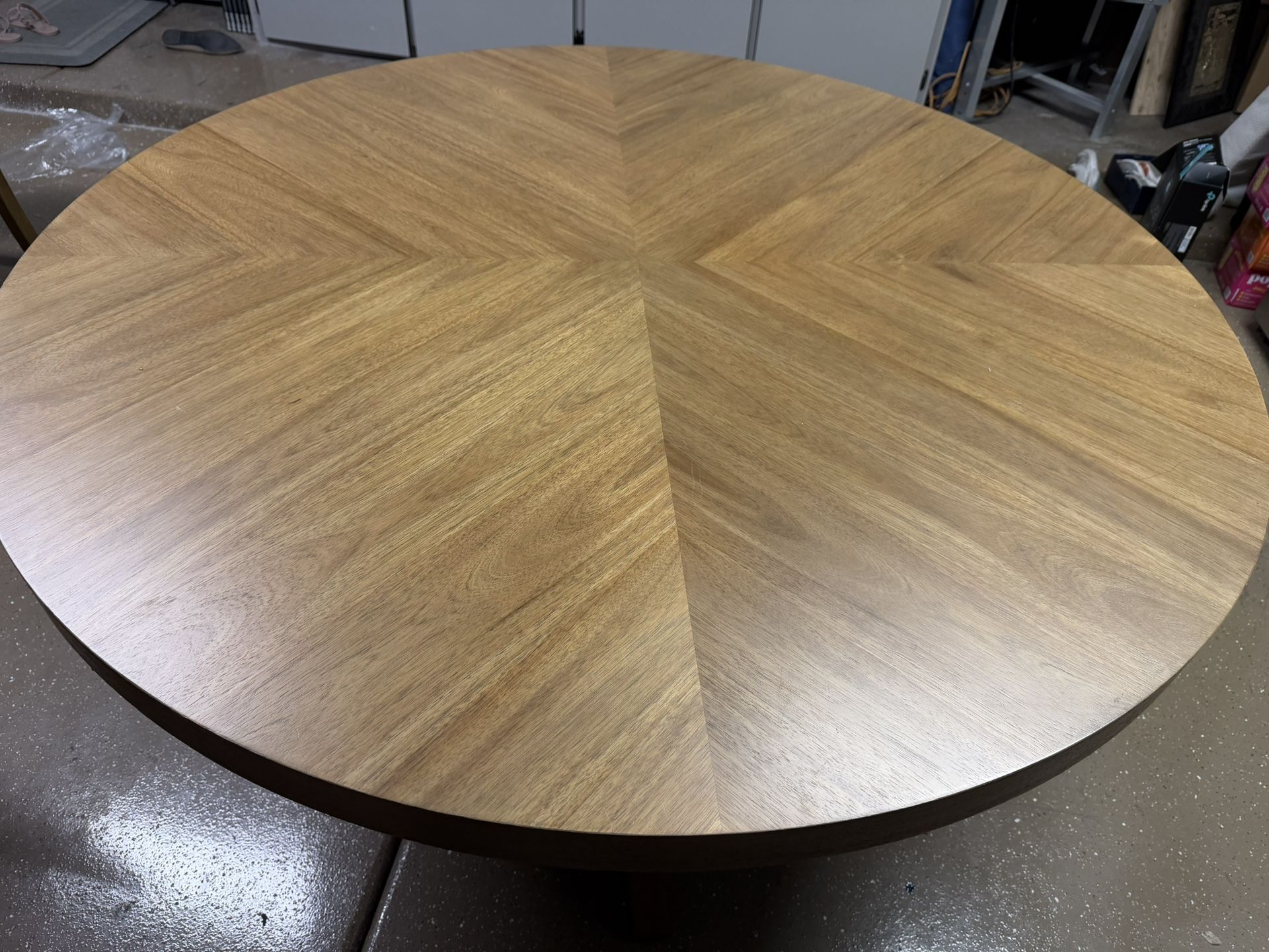Round Dining Table 54’’