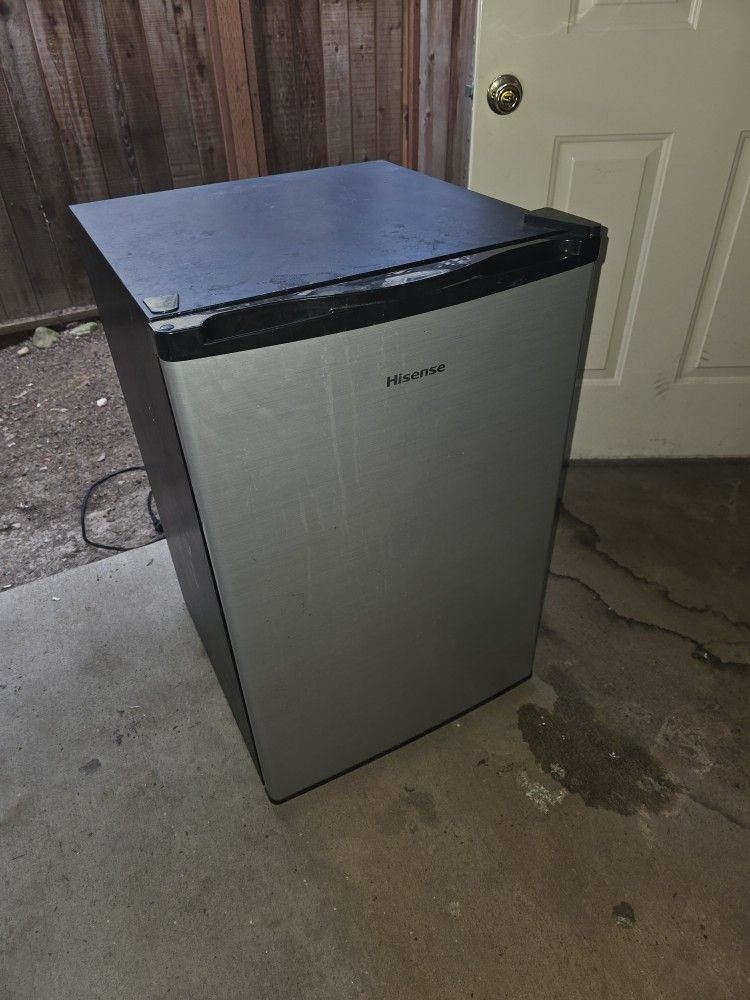 Hisense Mini Fridge