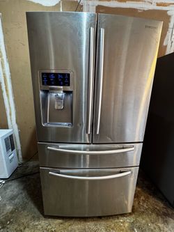 MOVE OUT: SAMSUNG FRENCH DOOR ALMOST BRAND NEW