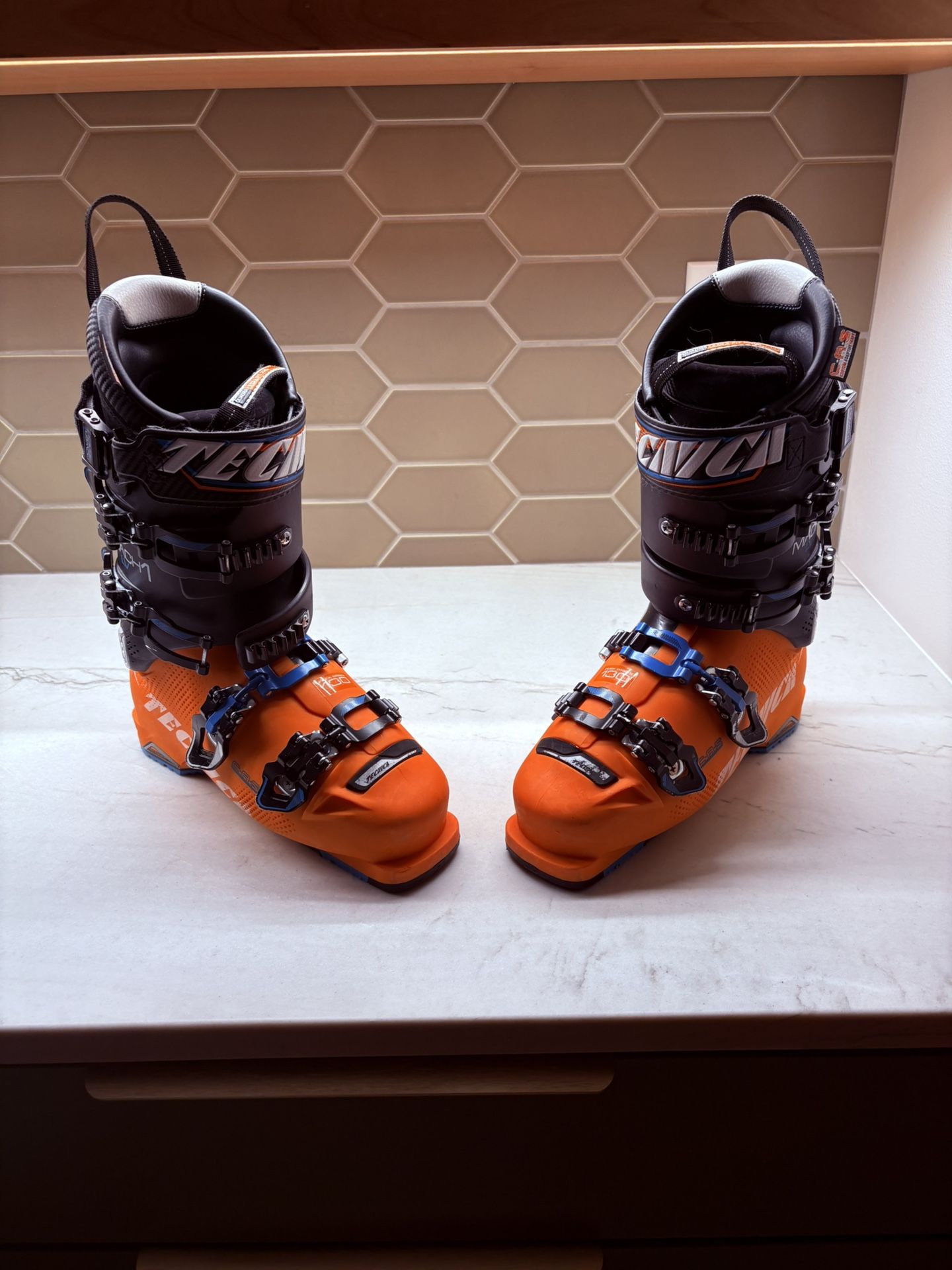 Men’s Tecnica Mach 1 ski boots, barely used, size 7-7.5
